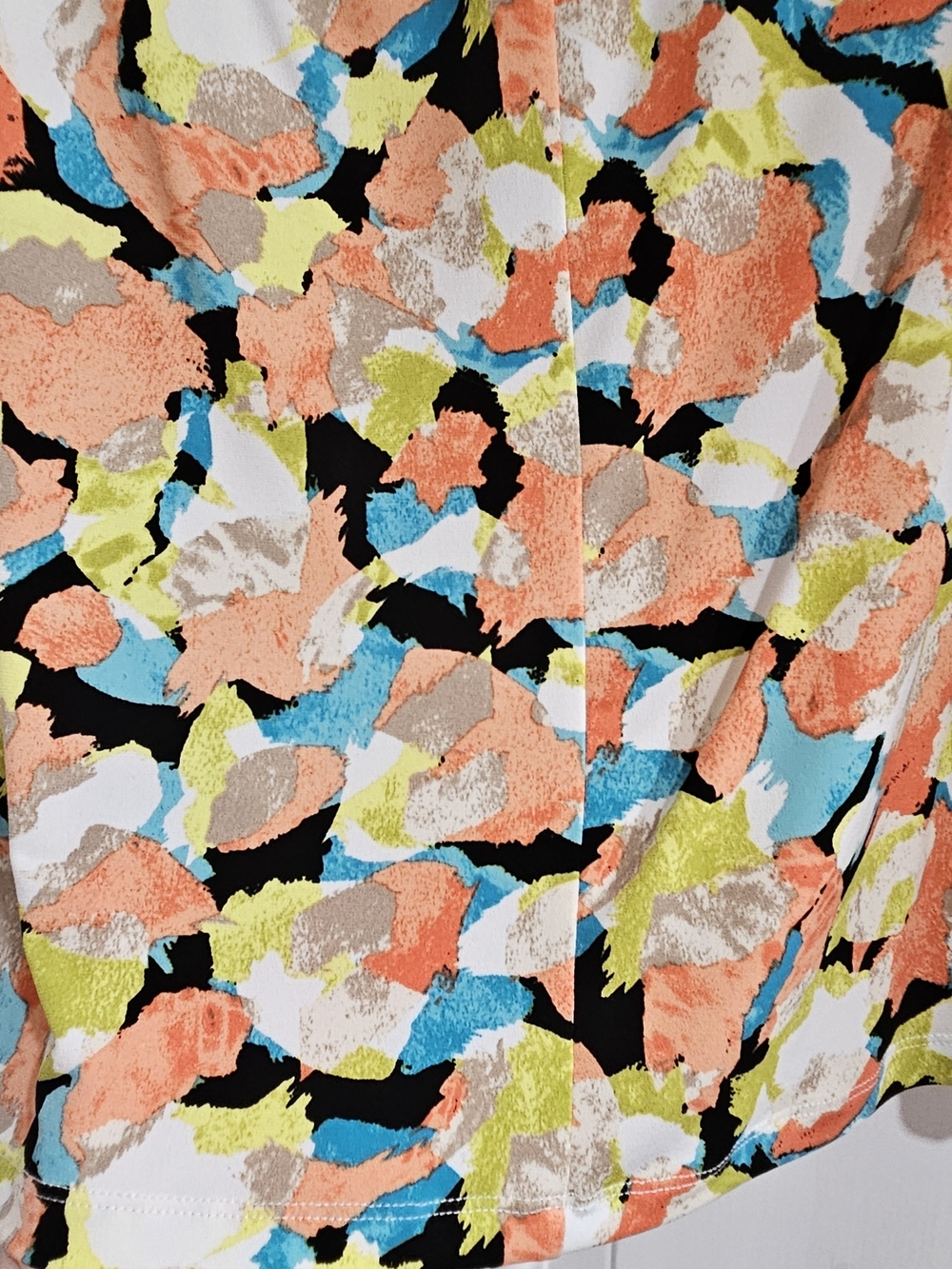 Kasper Sleeveless Floral-Print Tie-Neck Camisole in Coral, Navy & Lime - Picture 3 of 5